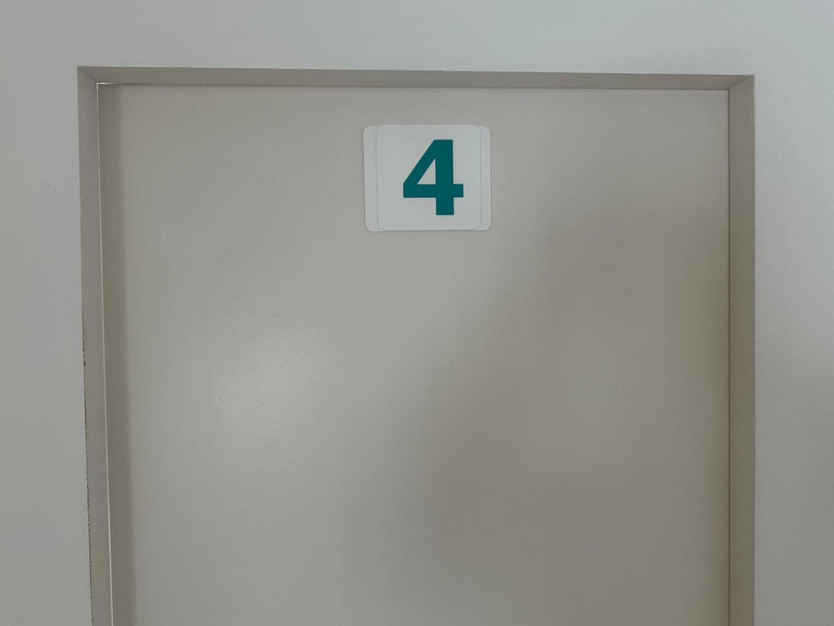 אוייראס Aomo Art Space Hostel מראה חיצוני תמונה