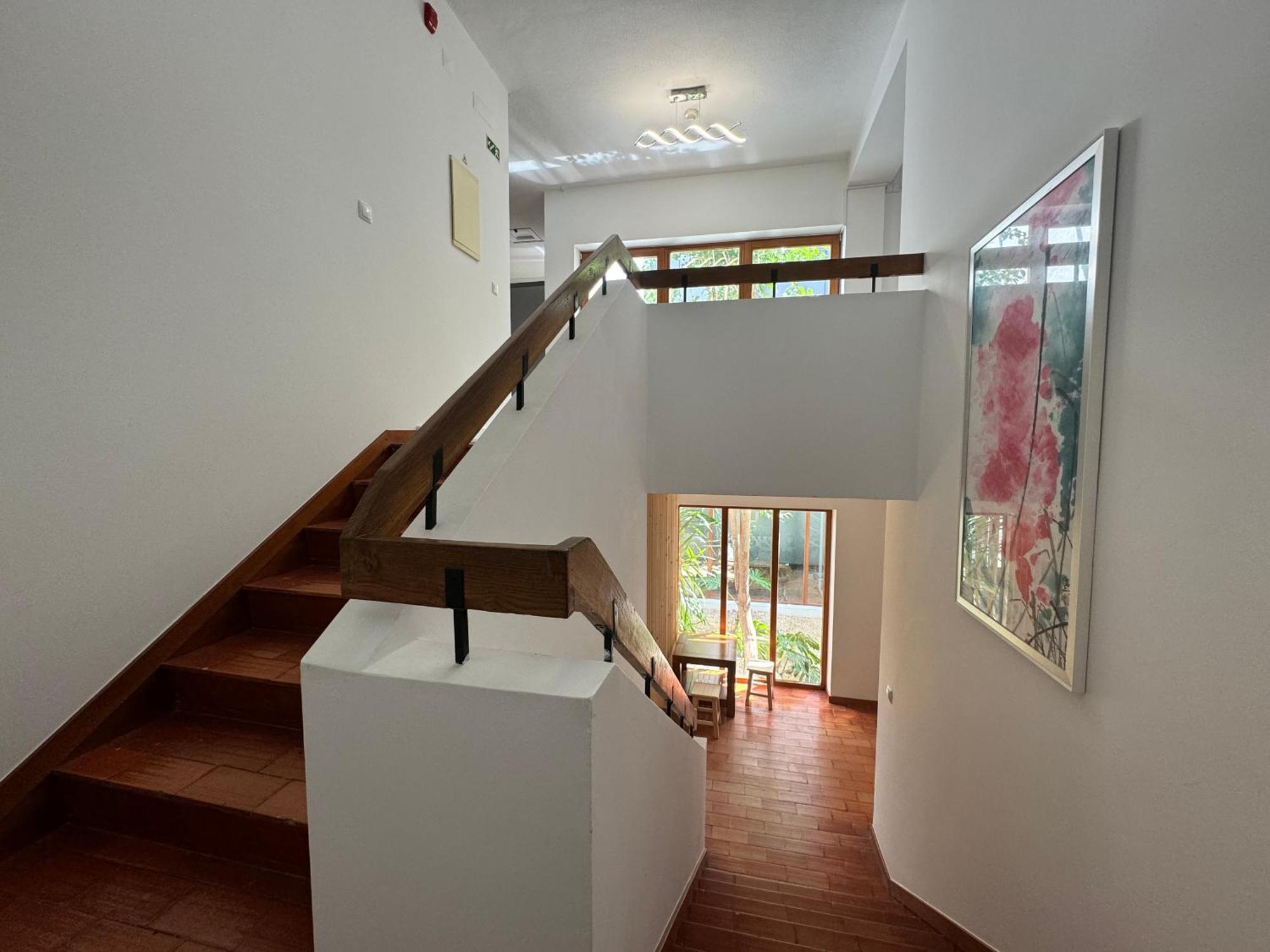 אוייראס Aomo Art Space Hostel מראה חיצוני תמונה