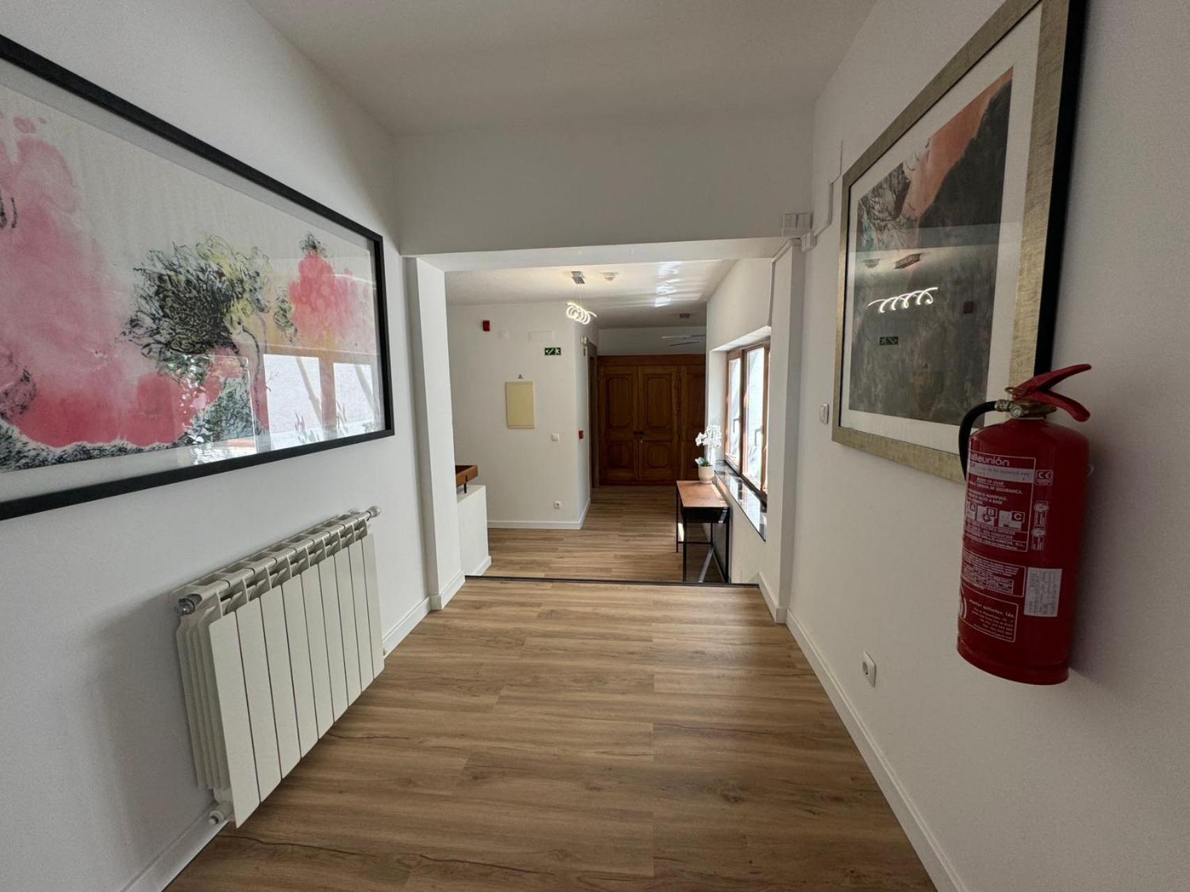 אוייראס Aomo Art Space Hostel מראה חיצוני תמונה