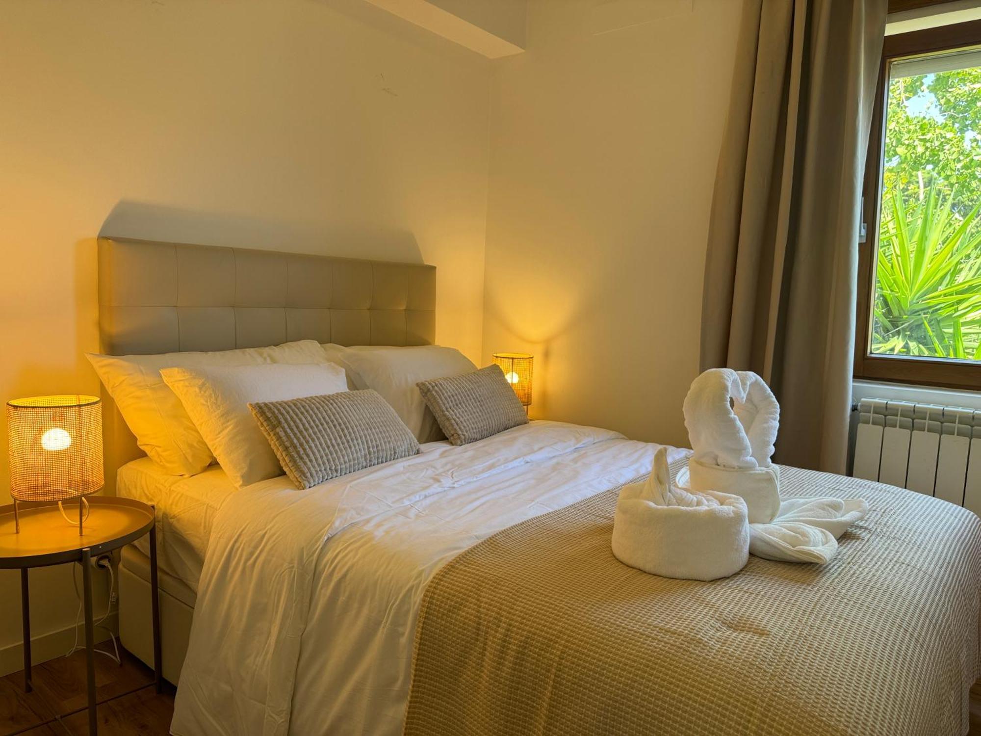 אוייראס Aomo Art Space Hostel מראה חיצוני תמונה